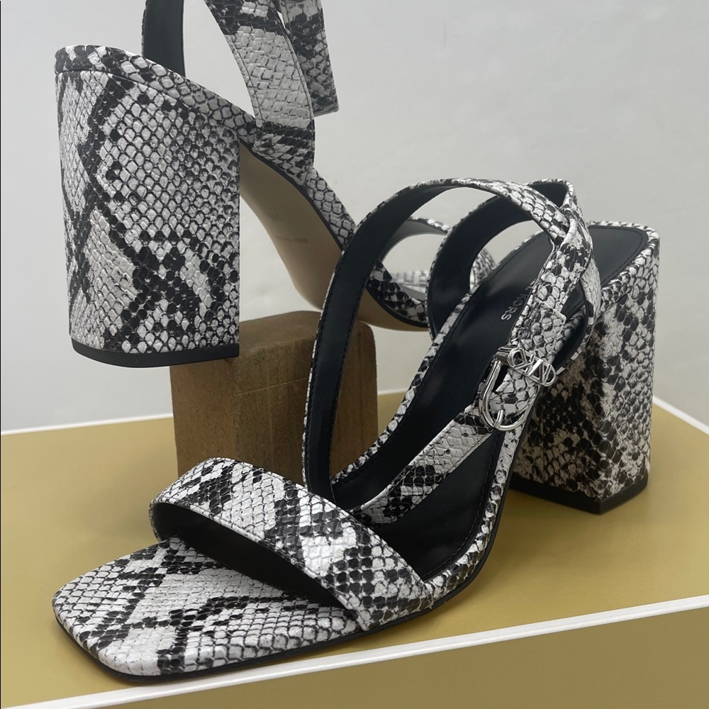 Michael Kors MERRIAM BLOCK HEEL
LEATHER
40S5MMHS1E Aluminum High Heels Snakeskin - Picture 8 of 16